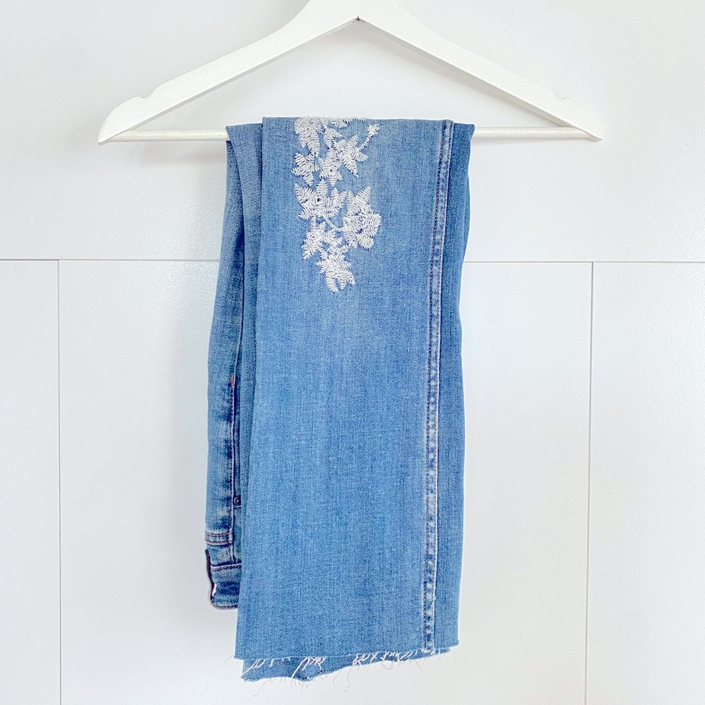 Light wash embroidered jean
